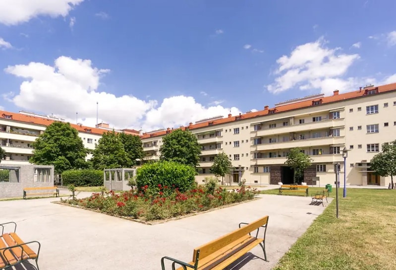 Karl-Marx-Hoff central courtyard 